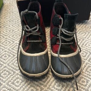 Sorel buffalo plaid flannel rain booties